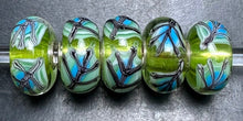 Load image into Gallery viewer, 8-23 Trollbeads Green Leaf
