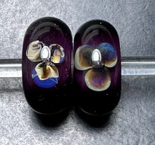Load image into Gallery viewer, 12-13 Trollbeads Violet Flower
