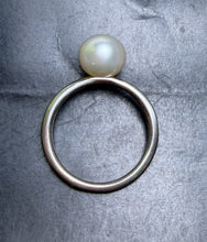 Load image into Gallery viewer, 7-22 Trollbeads White Pearl Ring Size 7
