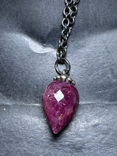 Load image into Gallery viewer, 5-22 Trollbeads Ruby 70CM Fantasy Necklace
