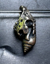 Load image into Gallery viewer, 6-3 Trollbeads Conch Pendant
