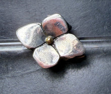 Load image into Gallery viewer, 7-10 Trollbeads Climbing Hydrangea

