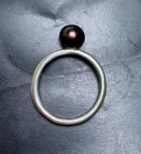 Load image into Gallery viewer, 7-22 Trollbeads Peacock Pearl Ring Size 7
