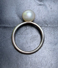 Load image into Gallery viewer, 7-22 Trollbeads White Pearl Ring Size 7
