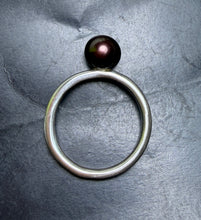 Load image into Gallery viewer, 7-22 Trollbeads Peacock Pearl Ring Size 7
