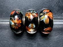 Load image into Gallery viewer, Trollbeads Flowers of Poise
