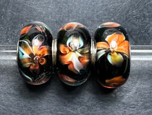 Load image into Gallery viewer, Trollbeads Flowers of Poise
