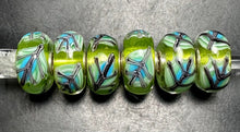 Load image into Gallery viewer, Trollbeads Green Leaf
