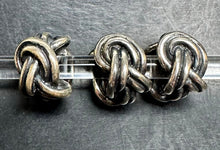 Load image into Gallery viewer, 1-31 Savoy Knot LIVE
