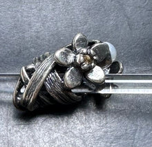 Load image into Gallery viewer, 8-18 Trollbeads Daffodil of March
