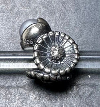 Load image into Gallery viewer, 8-18 Trollbeads Daisy of April
