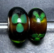 Load image into Gallery viewer, 8-23 Trollbeads Green Flower
