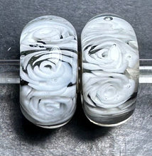 Load image into Gallery viewer, 8-5 Trollbeads White Roses
